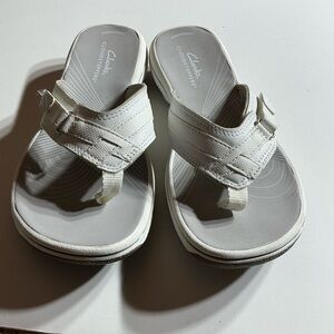 Clarks cloudsteppers White Flip Flops